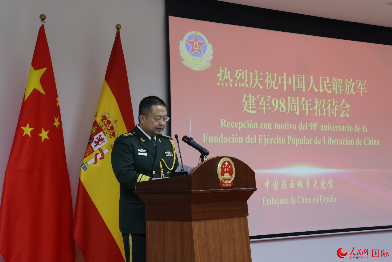 国防武官黄大民大校致辞。人民网记者 许海林摄