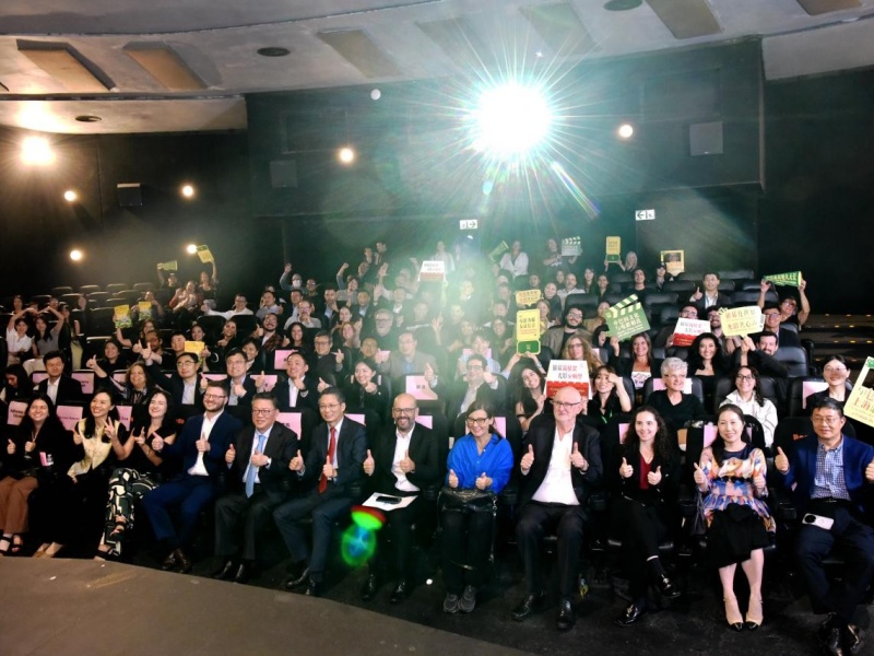 ���ص�Ӱ����ʿ�����Ȼ��˴���������ѧԺʦ�������������ҵ�������й���ѧ���Լ��а�ý�������200���˳�ϯ��Ļʽ���ִ�����