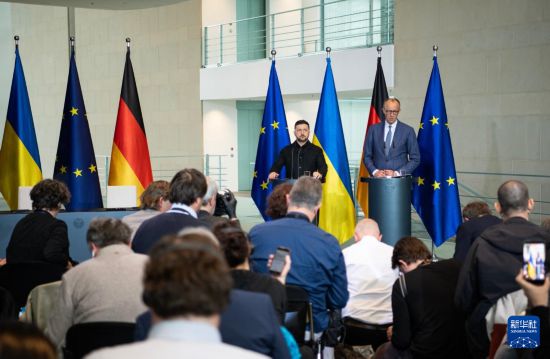 4��14�գ��¹�����Ĭ�ģ����ң����ڿ�����ͳ����˹����λ�ڰ��ֵĵ¹���������ϯ���߻ᡣ�»������ �ź��� ��