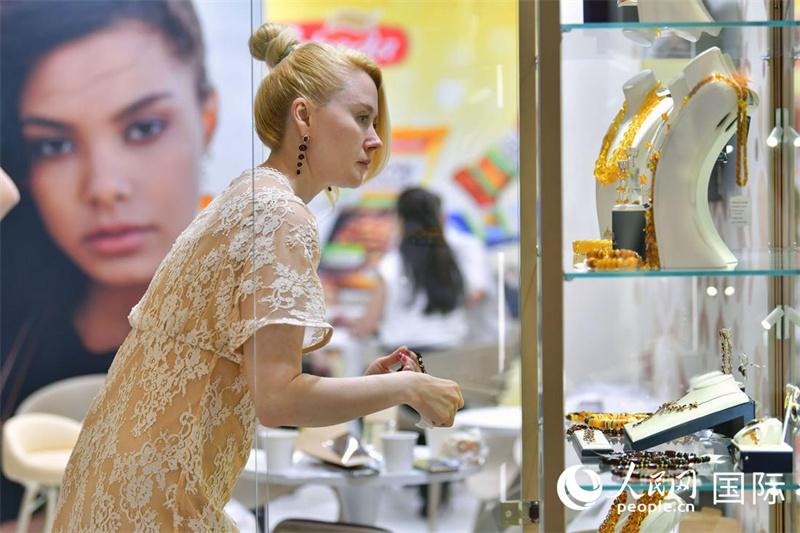 �ڶ���˹���ҹݣ�������Ա������չ����Ʒ������������ �η�����