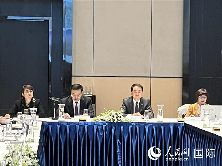 йפԽϴʹ쿣Ҷ½άίǡ³ľίϯ´ǡ 