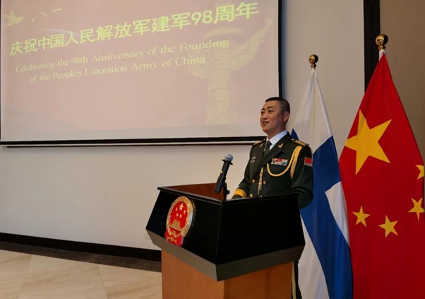 中国驻芬兰大使馆国防武官隋宁致辞。中国驻芬兰大使馆供图