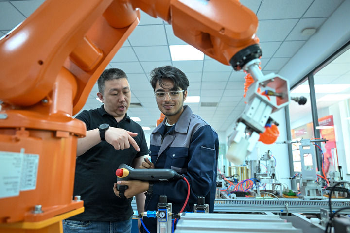 ְִҵѧԺ³๤ʵѵңʦָѧ豸2025616㣩» ﷲԽ 