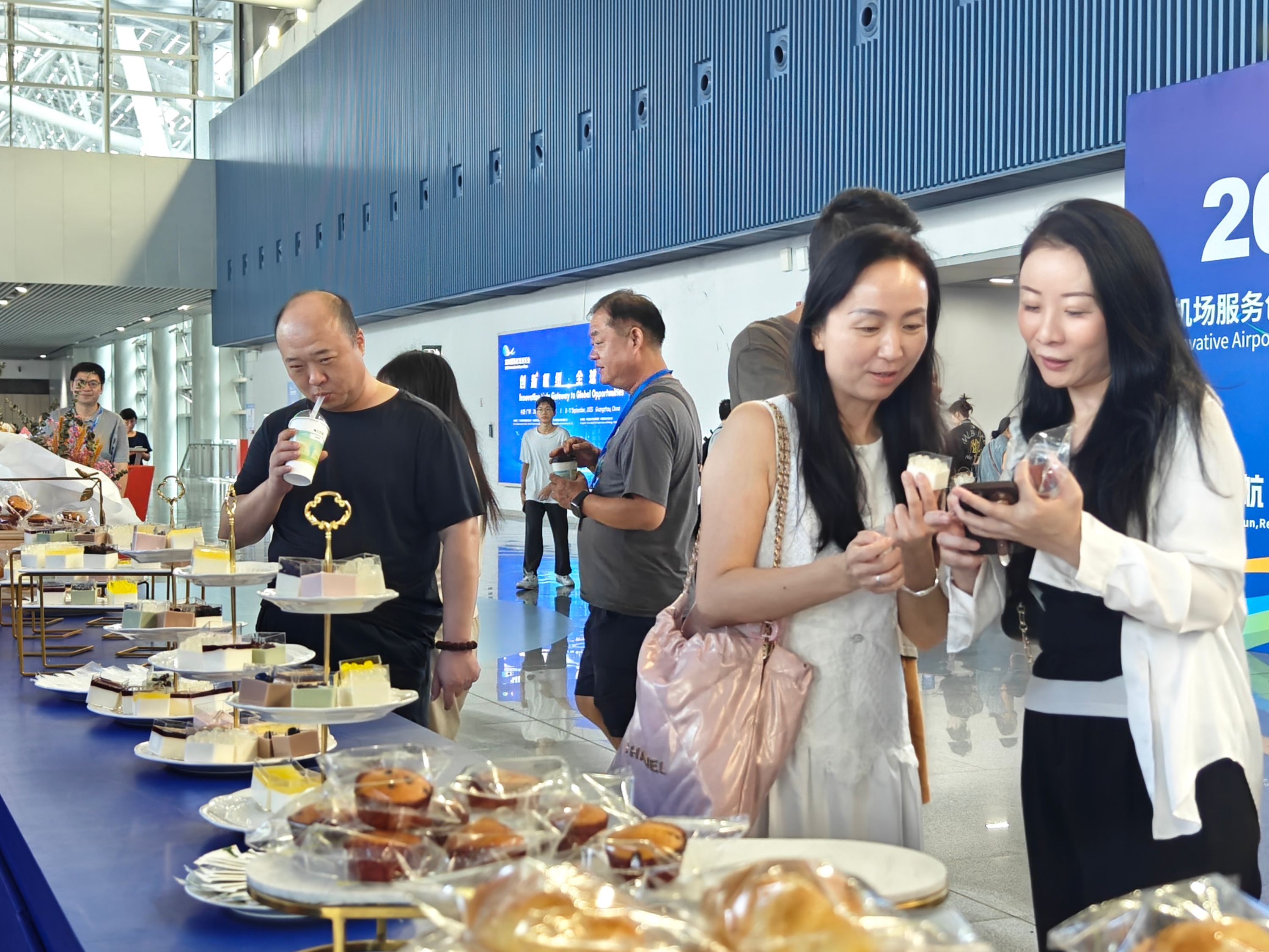 2025���ʻ����������ֳ������ƻ�������ʳƷ�Ƽ����޹�˾չʾ��ţ�ǰ���Ľ˹�������ɫ����ʳƷ��������Ʒ����