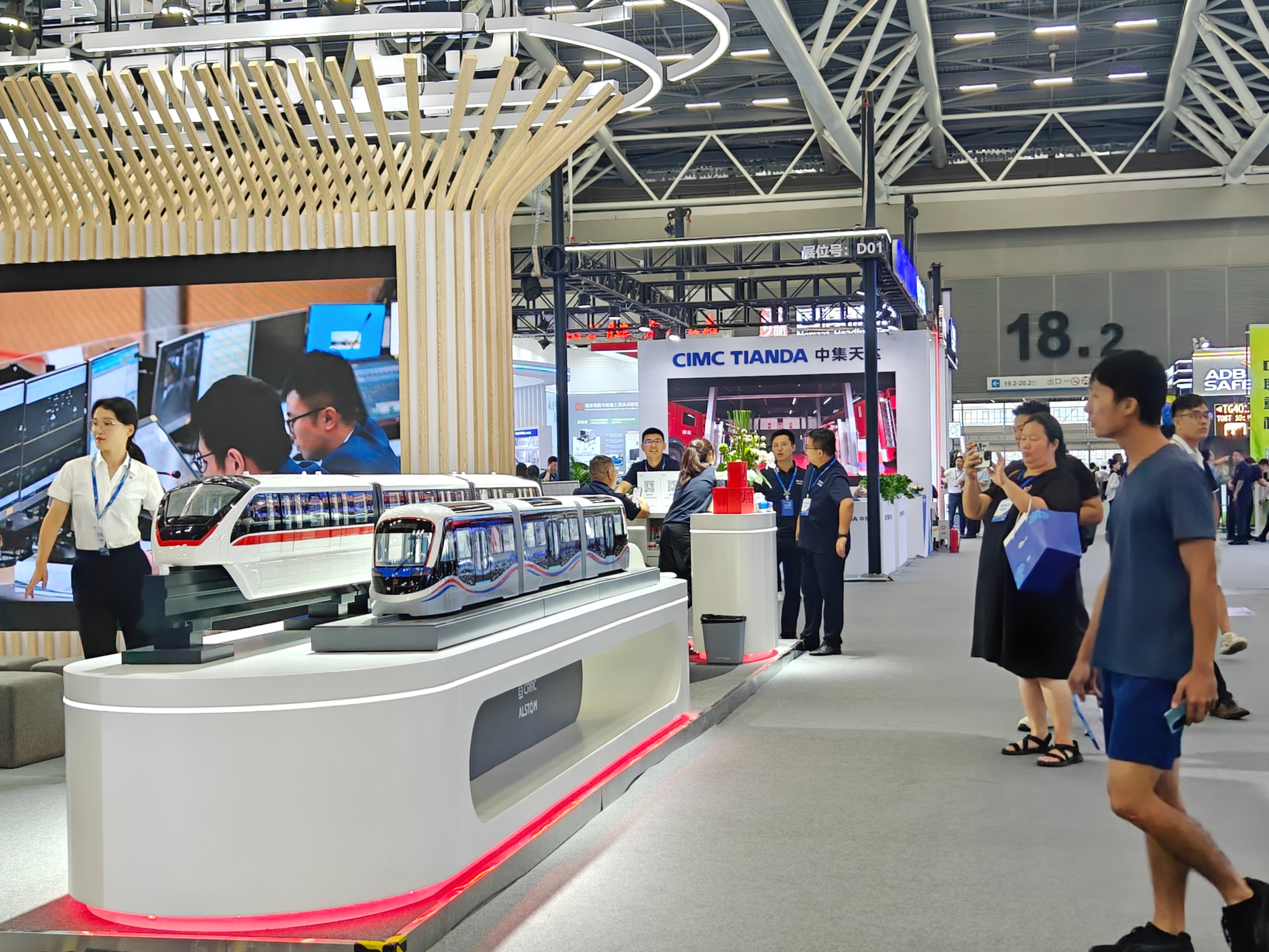 2025���ʻ����������ֳ����г����򰢶�˹ͨ��˾չʾ�Զ��ÿͽ���ϵͳ��APM��ģ�ͣ���ϵͳ���������ͨȦ���衣������ ���ŵ���