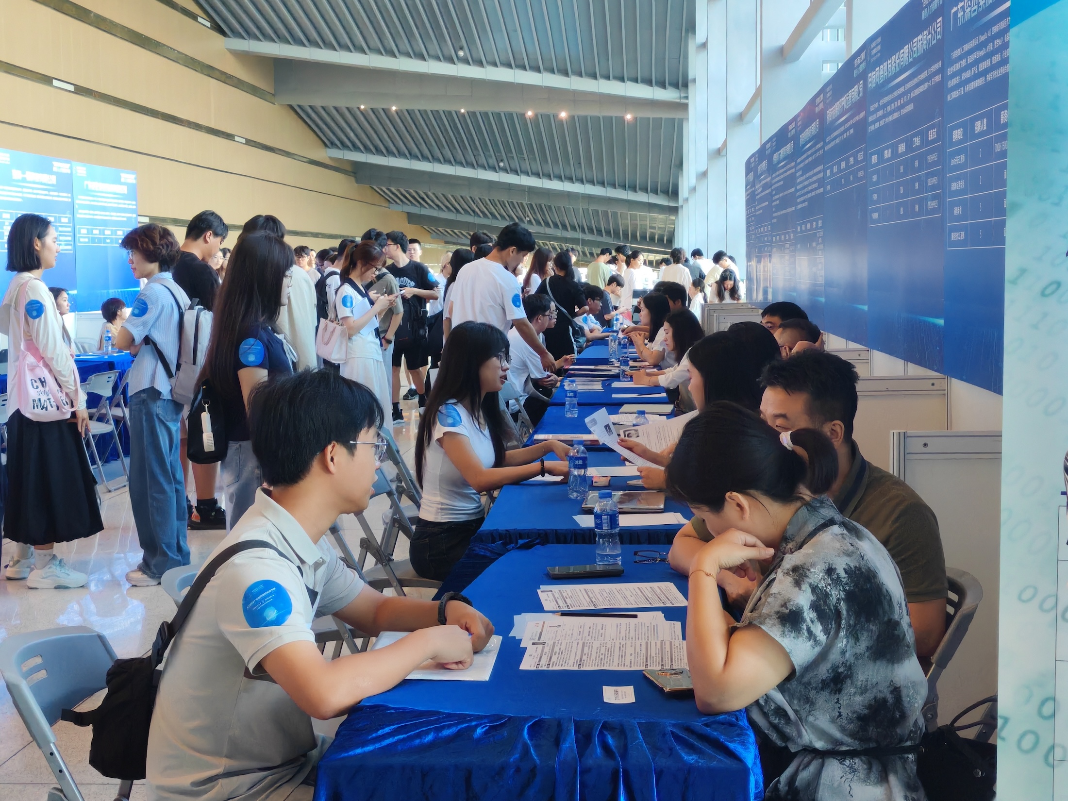 ������Ӣ�Ż������������˲���Ƹ�ֳ��������� ��������