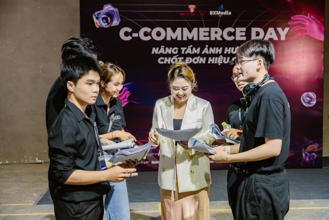 ����ɽ����ΪCEO�����Ŷӡ��ܷ��߹�ͼ