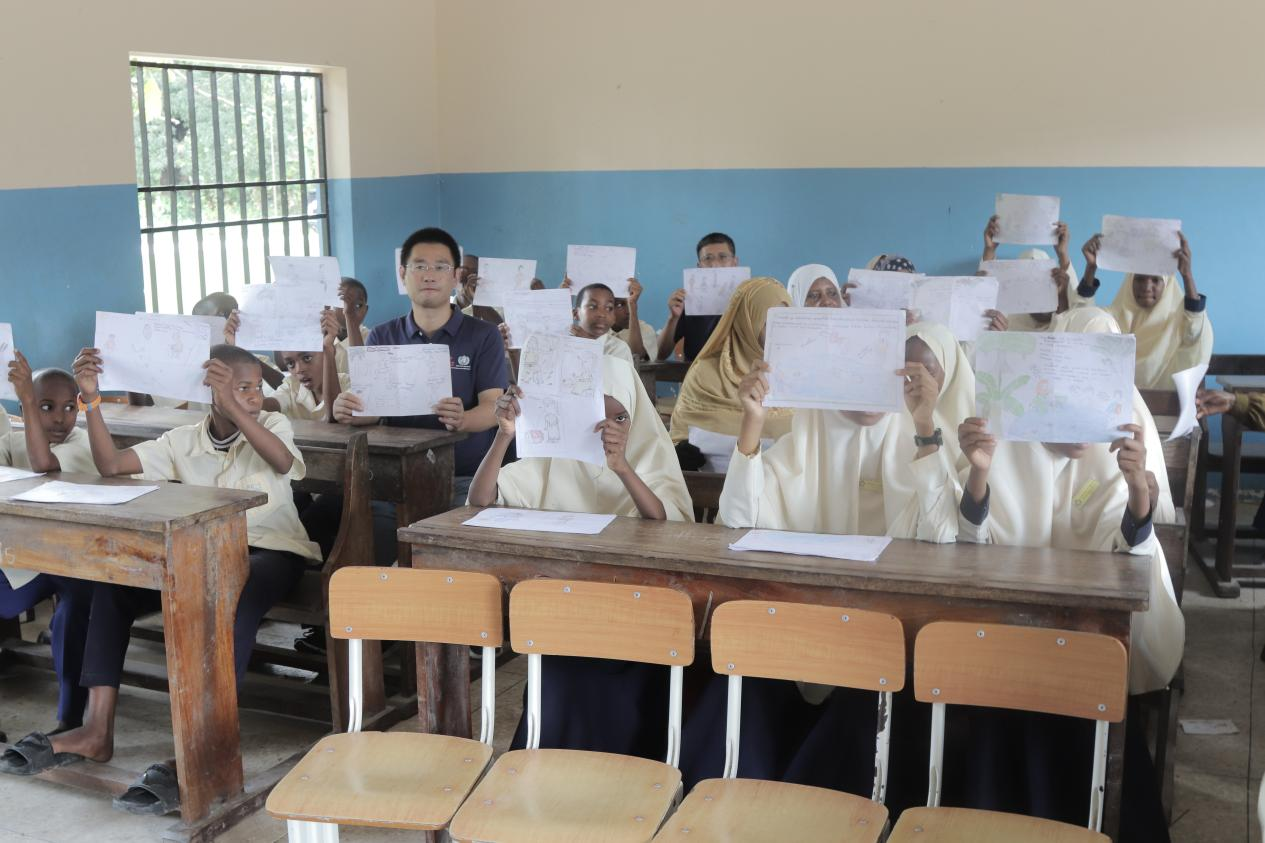 ѧ����չʾ�ֳ����������