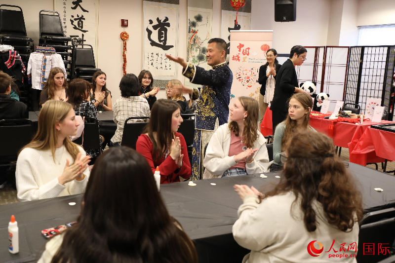 1������ʱ��11��6�գ���ʢ�������й��Ļ����ľٰ조�й�����Ʒ�й������ ���������� ��־ΰ��