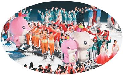 参赛团队代表在闭幕式上入场。新华社记者 李紫恒摄