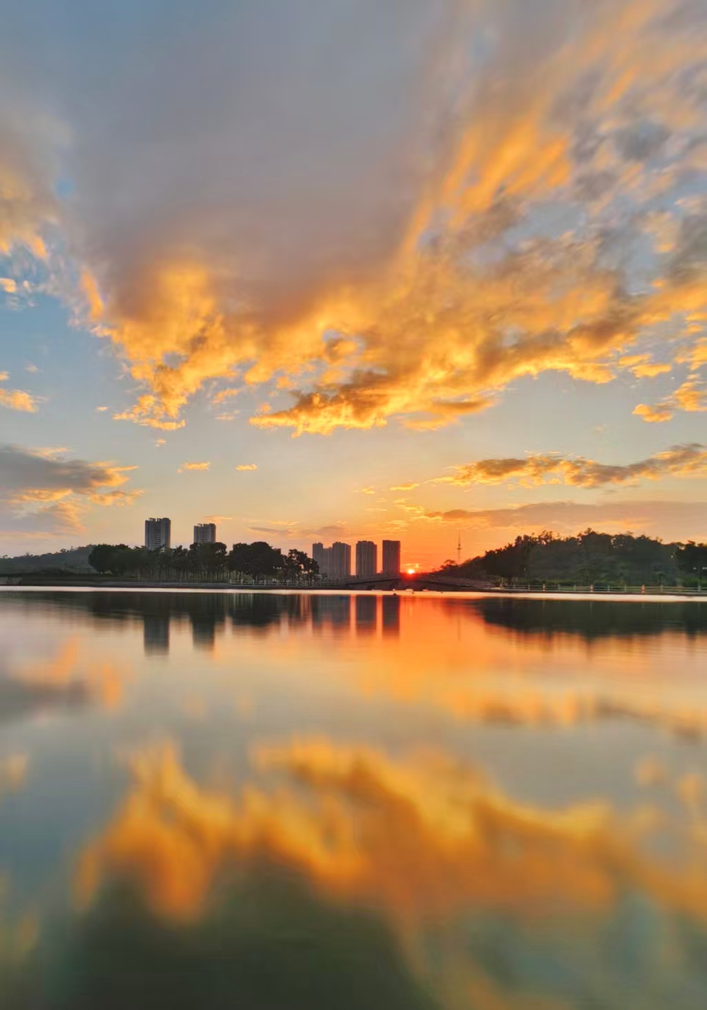 ƲʱϦȾɽɫӳں棬ͻ