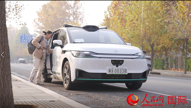 ����������˼�ʻ��Լ�������������� Ԭ����